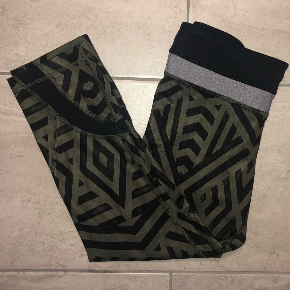 Lululemon Patterned 3/4 Length Leggings